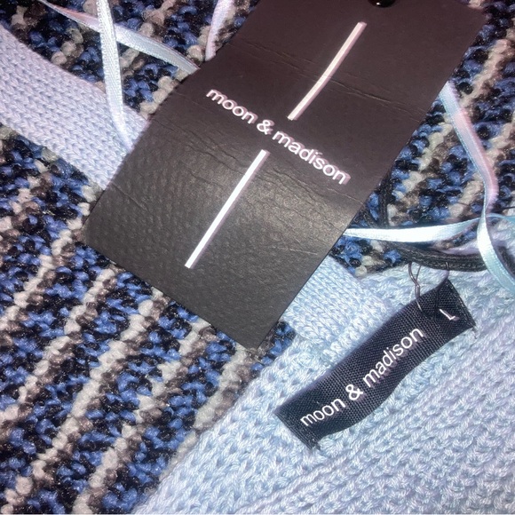 NWT Moon & Madison Large Light Blue Wrap crossover vneck open back sweater - Picture 4 of 4